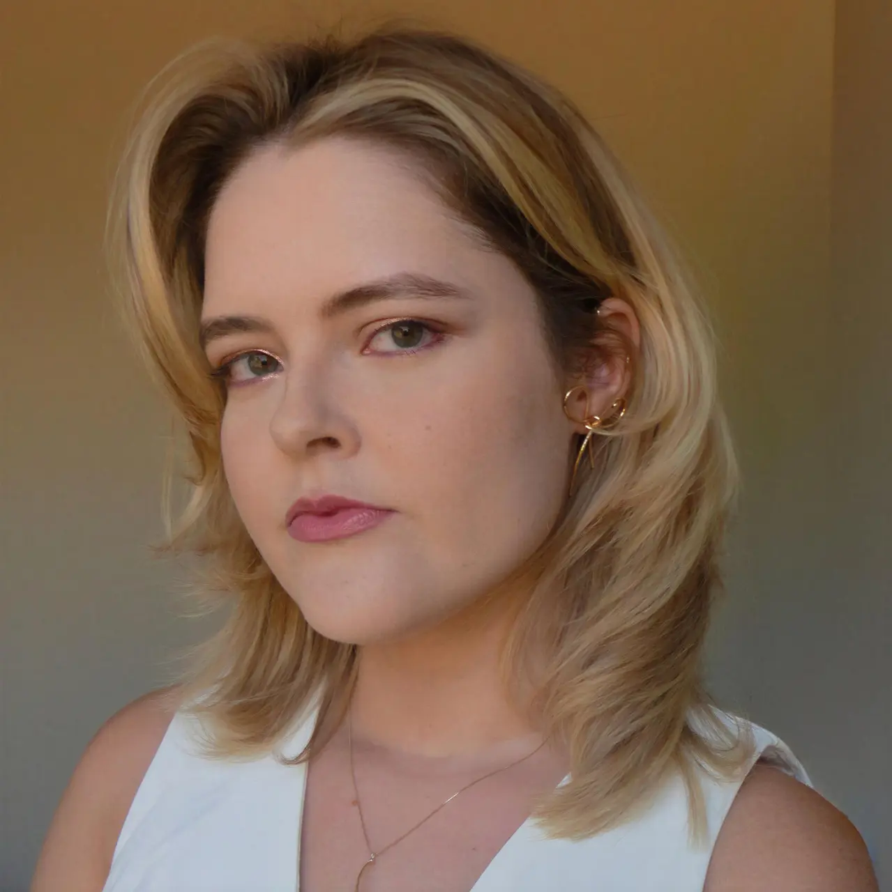 Portrait of Clara Sousa, Brazilian software engineer and tech UGC creator